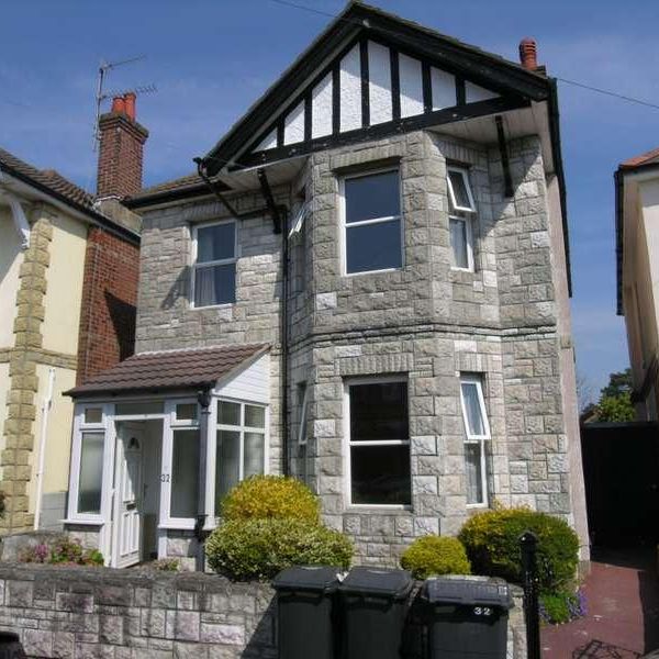 Bedroom Detached House In Charminster, BH9 - Photo 1