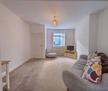 2 bedroom terraced house to rent - Photo 4