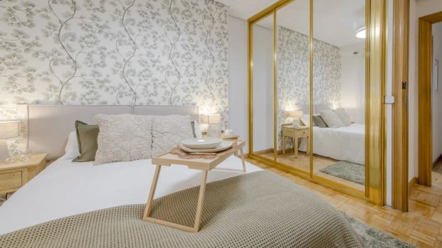 Room in a shared 6-bedroom apartment for rent in Jerónimos. - Photo 1