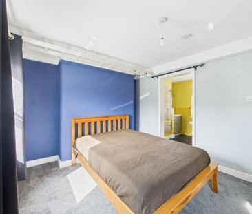 2 bedroom end of terrace house to rent - Photo 4