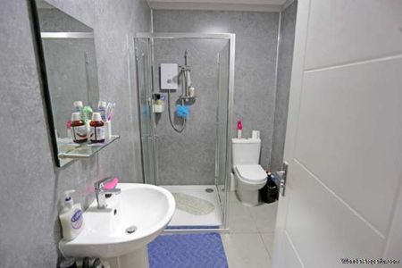 1 bedroom property to rent in Ilford - Photo 5