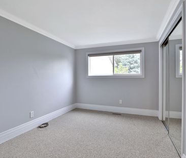 For Lease - 1021 Runnymead Crescent, Oakville, Ontario - Photo 5