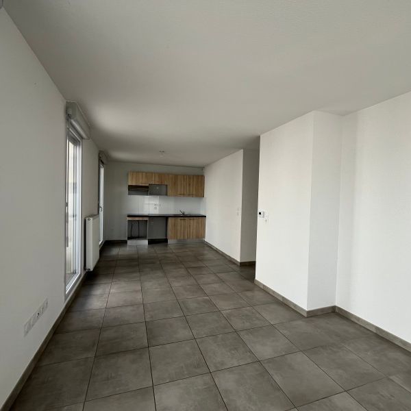 Location Appartement 4 pièces 96m² VILLENEUVE TOLOSANE 31270 - Photo 1