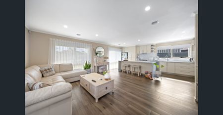 BEAUTIFULLY RENOVATED IN PRIME LOCATION - Photo 4