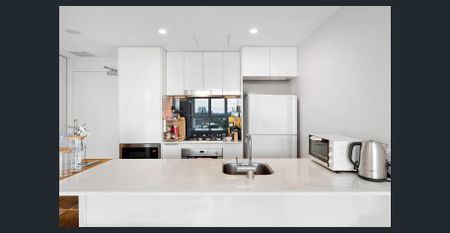 Modern 13th-Floor Apartment with Stunning Views - Photo 3