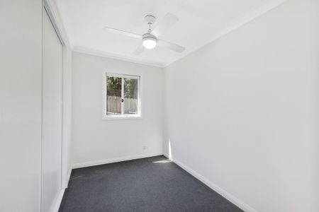 Gorgeous two bedroom flat - walking distance to the beach - Photo 3