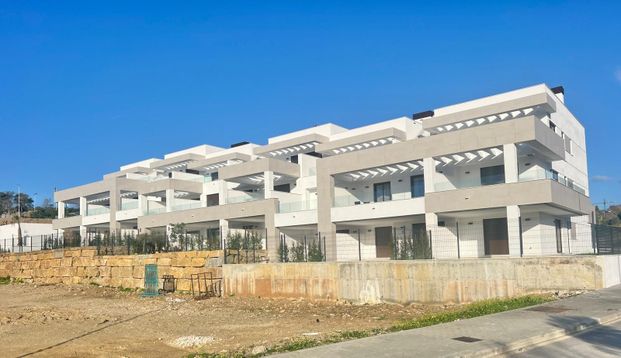 Ground Floor Apartment in Estepona - Photo 1