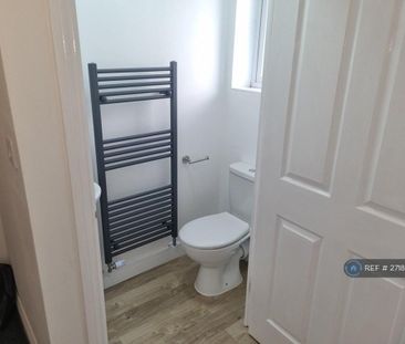 2 bedroom semi-detached house to rent - Photo 3