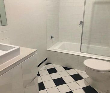 PERFECT FAMILY HOME IN CENTRE OF TOWN - Photo 4