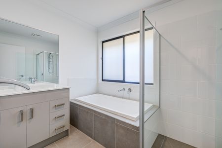 Family Home In Brookhaven! - Photo 4