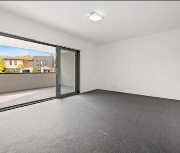 Spacious 1BR Apartment - Photo 1