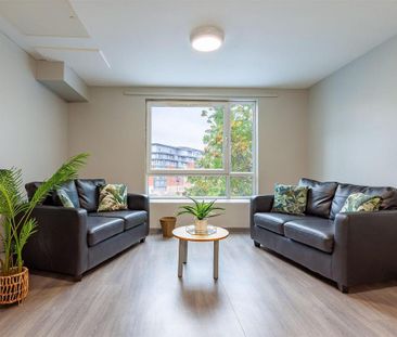 1 bedroom in a flat share to rent - Photo 2