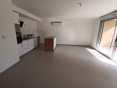 Location Appartement 3 pièces 70m² CREST 26400 - Photo 2