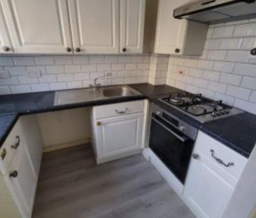 2 bedroom end of terrace house to rent - Photo 5