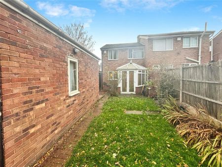 3 bedroom semi-detached house to rent - Photo 3