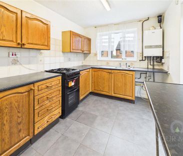 4 bedroom detached house to rent - Photo 4