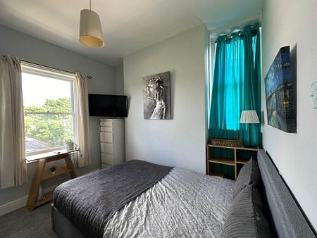 Room 3: Flat 4, 30 Stoke Road, Guildford, GU1 4HR - Photo 4