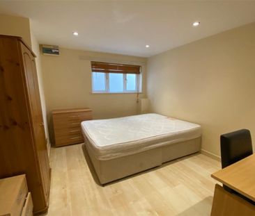 5 bedroom semi-detached house to rent - Photo 4