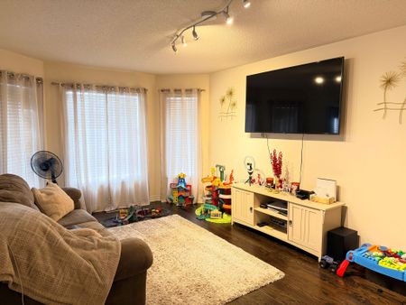 For Lease - 234 Waterbury Street, Caledon, Ontario - Photo 3