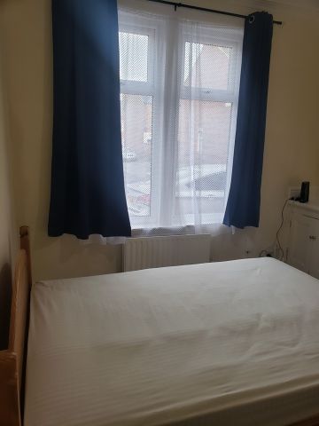 Room in a Shared House, Claremont Road, M14 - Photo 3