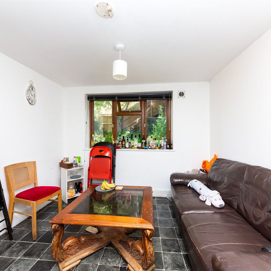 5 bedroom semi-detached maisonette to rent - Photo 1