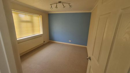 3 bedroom semi-detached house to rent - Photo 3