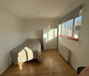 Studio Flat, London, HA9 - Photo 1