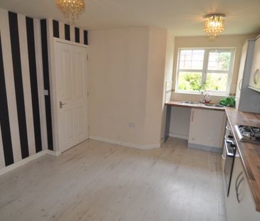 3 bed Semi-Detached - To Let - Photo 4