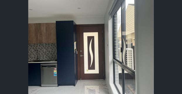 2 Bedrooms – NEW granny unit for lease with private access - Photo 1