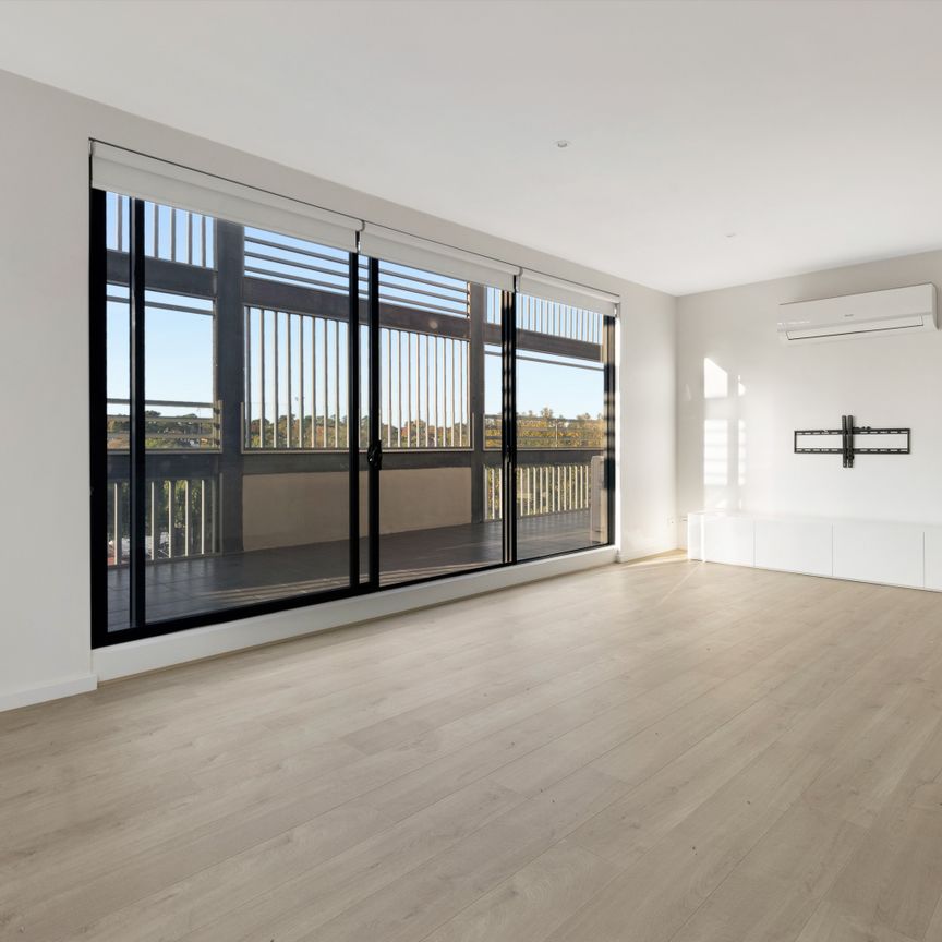 Ultra-modern north-facing oasis with Auburn Village convenience - Photo 1