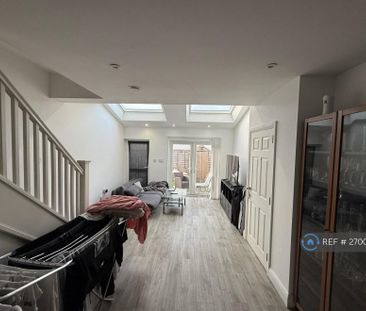 3 bedroom semi-detached house to rent - Photo 1