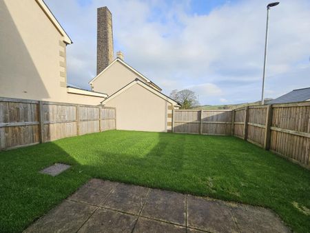 5 bedroom detached house to rent - Photo 2