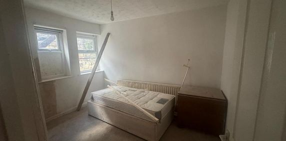 3 bedroom flat to rent - Photo 2