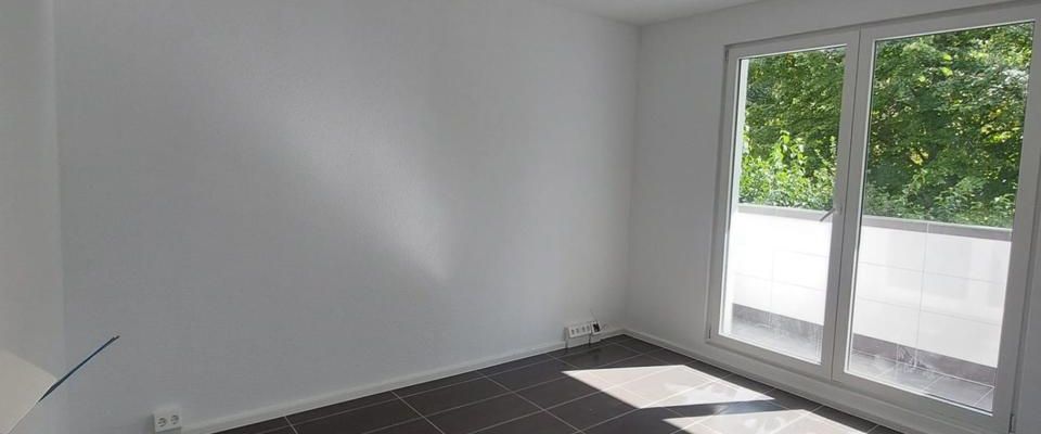 Ideal für 1 oder 2 Personen. Günstige Wohnung mit Einbauküche und Balkon!!! - Photo 1