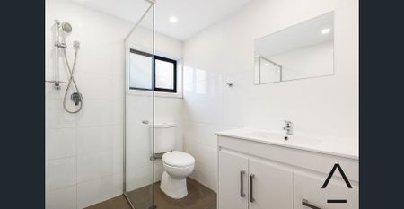 Fully Refurbished, 2 Bedroom, Coastal Apartment – Walk to Coogee Beach - Photo 3