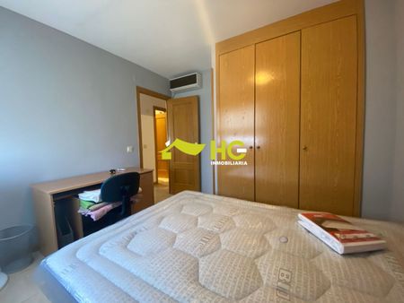 Piso de alquiler en Centro - Photo 3