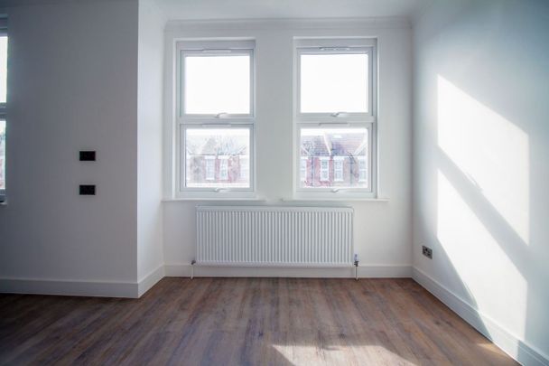 7 Bed Terraced House, Brenthurst Road, NW10 - Photo 1