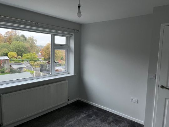 3 Bed Semi-Detached House, Hallowes Rise, S18 - Photo 1