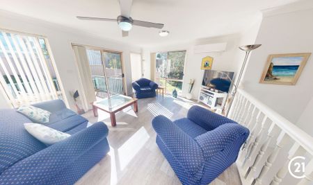 Coastal Gem – Walk to the Beach and Local Eateries - Photo 3