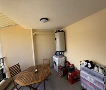 Location Appartement 2 pièces 46m² ST DENIS 97490 - Photo 4