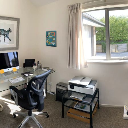 Spacious and Modern Living - Photo 2