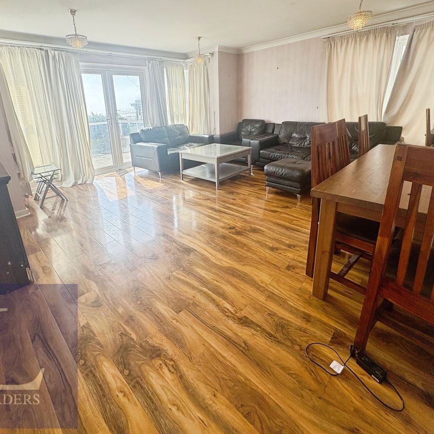 3 bedroom apartment to rent Kings Road, Brighton, East Sussex, BN1 - Photo 1