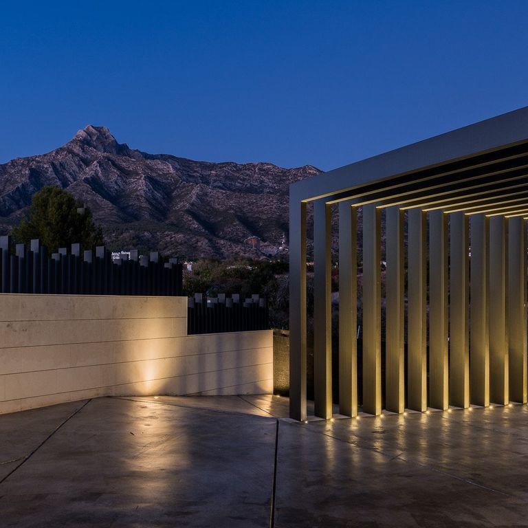 Luxury Villa for rent in The Golden Mile, Marbella, Andalusia - Photo 1