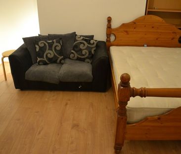 3 Bed Flat, Coldbath Street, SE13 - Photo 2