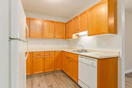 - 2 Bedroom at Wild Rose Place - Photo 3