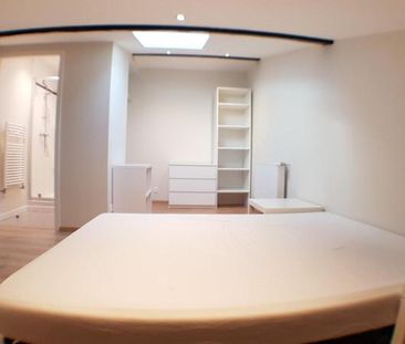 Location Appartement 2 pièces 38m² BORDEAUX 33000 - Photo 2