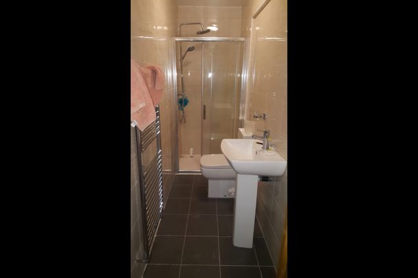 Room in a Shared House, Macdonald Road, E17 - Photo 1