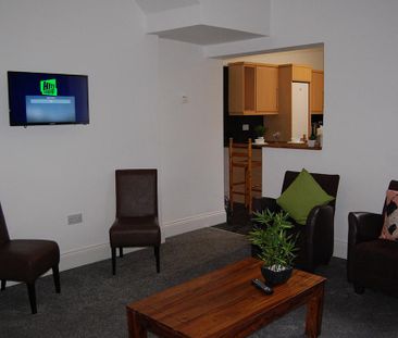 6 bedroom terraced house to rent - Photo 2