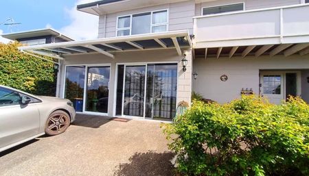 Charming 1BR 1 Living Room Home with Garden! - Photo 3