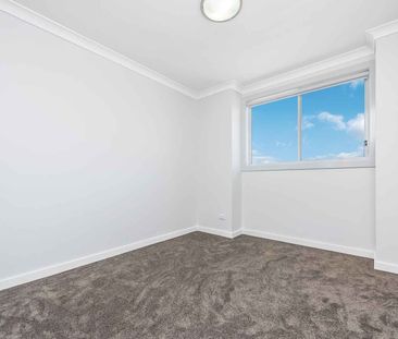 Modern 3 Bedroom Villa In Desirable Location - Photo 4